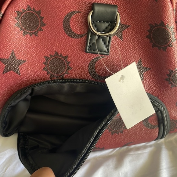 CRIMSON DUFFEL BAG - Picture 6 of 10